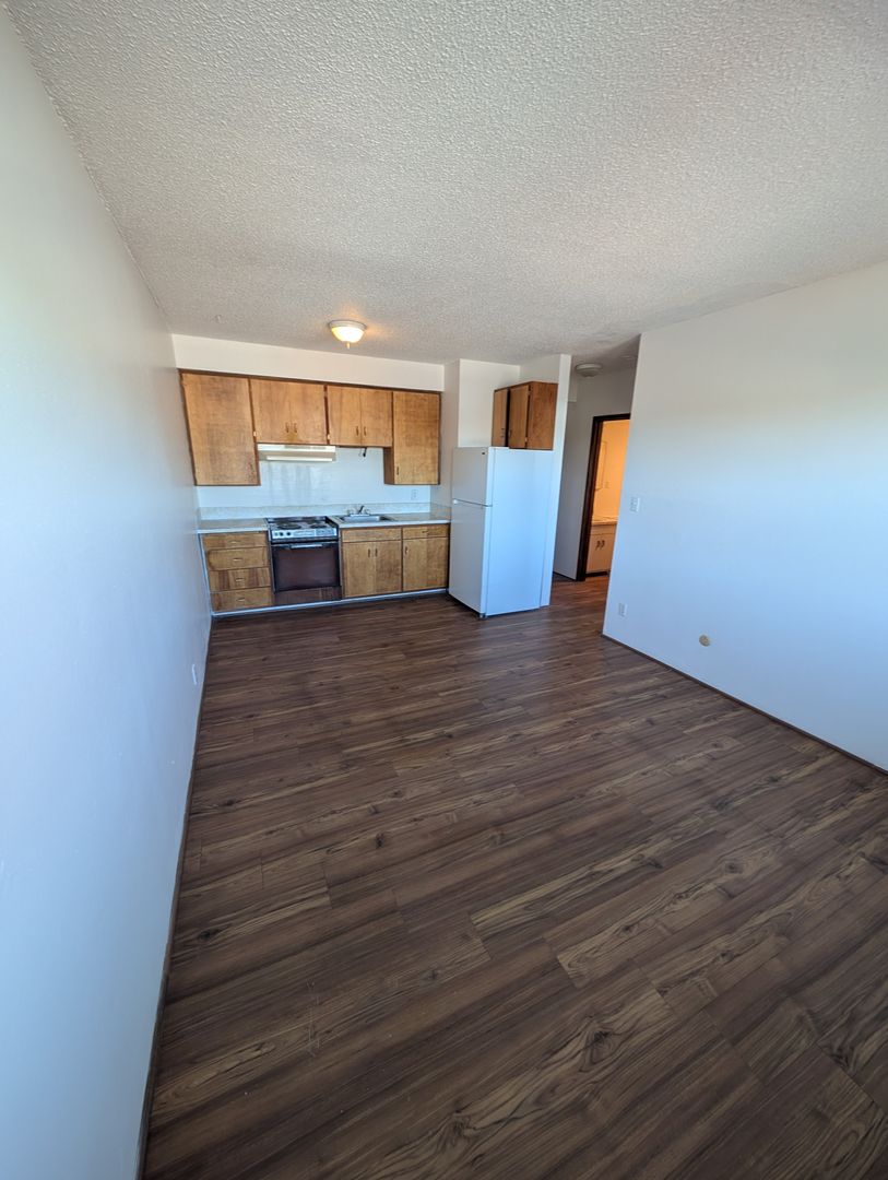 Klamath Falls Apartment: 1949 Main St