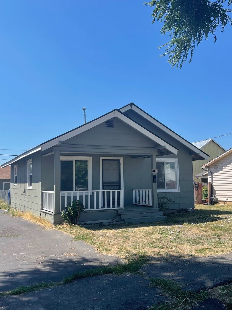 Klamath Falls House: 2134 White Ave