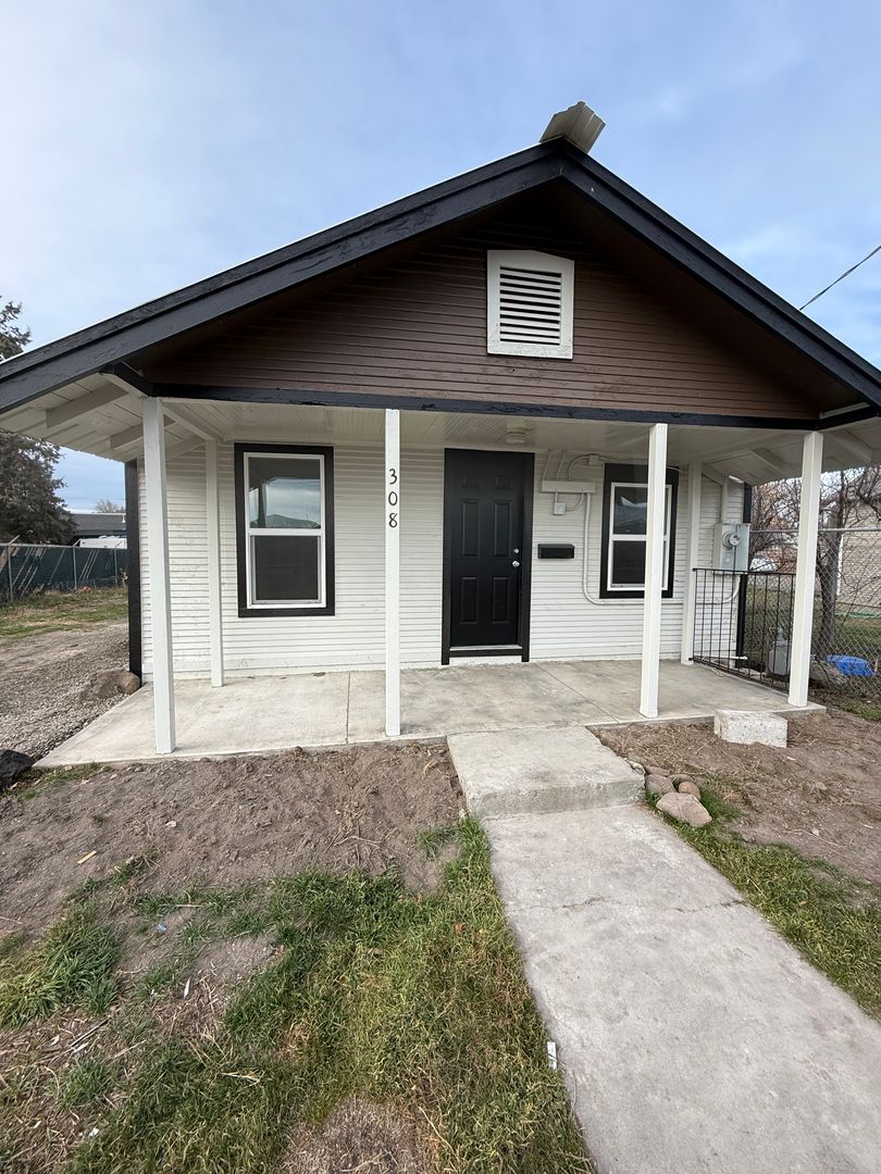Klamath Falls House: 308 Broad St