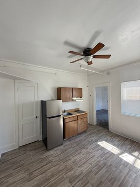 1 Bedroom 1 Bath apartment – photo 1
