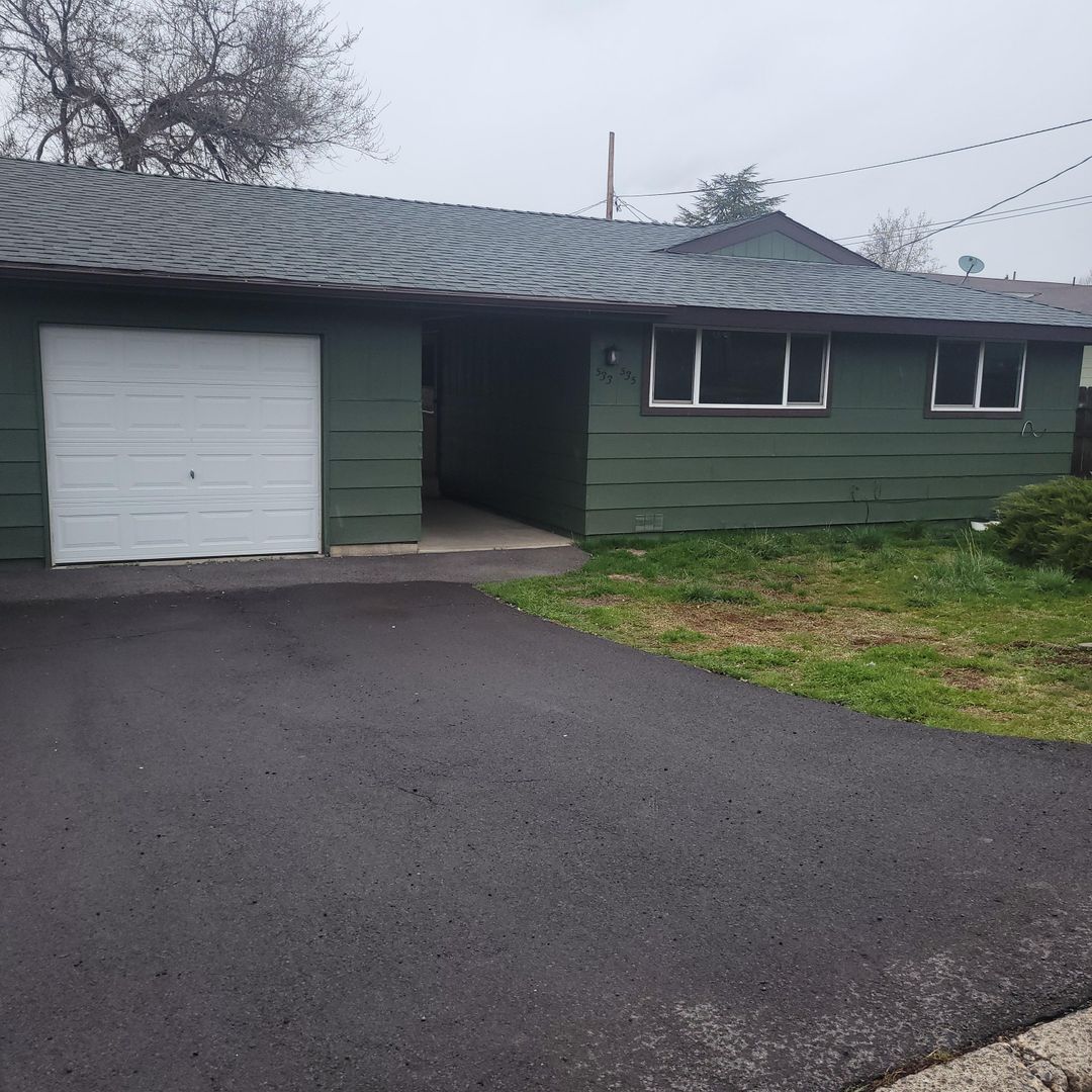 Klamath Falls Apartment: 533 Doty St
