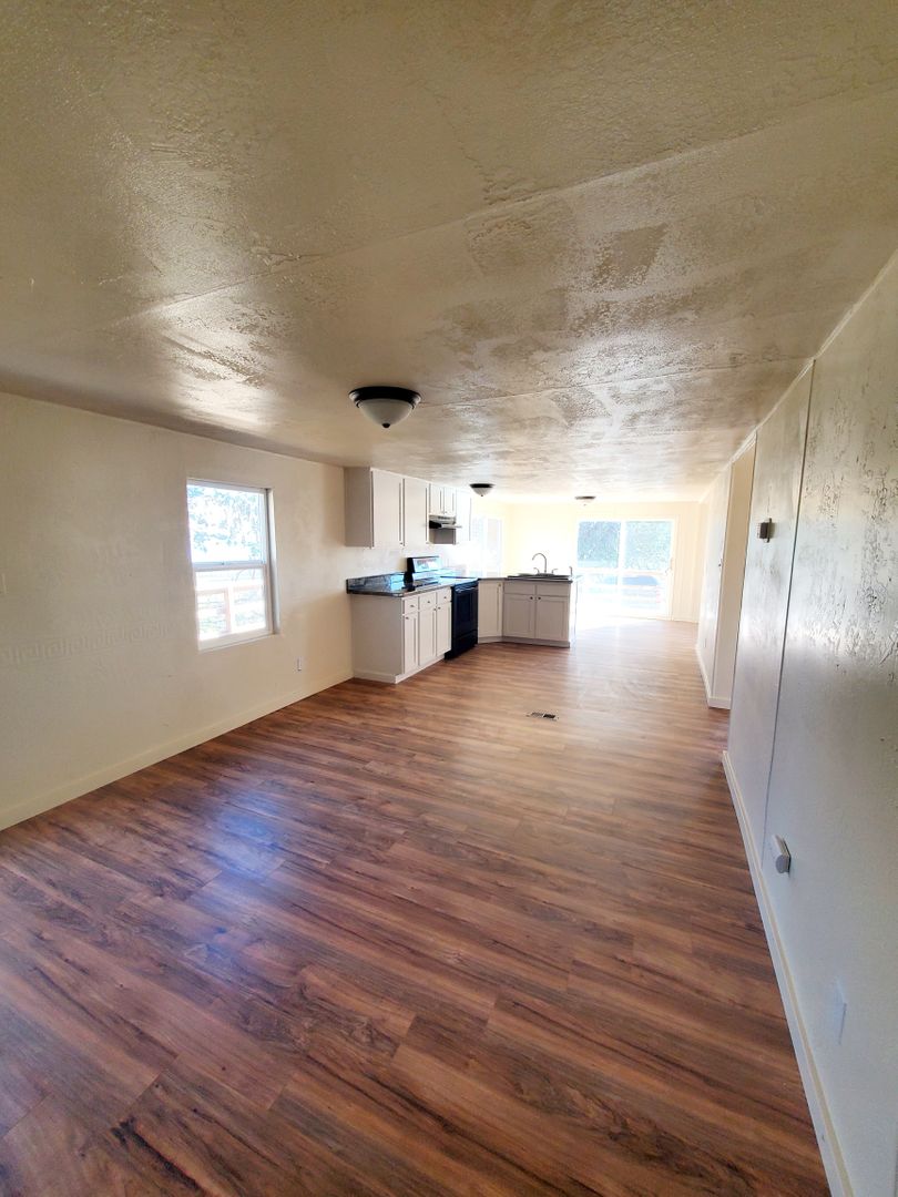 Klamath Falls House: 866 Riverside Dr