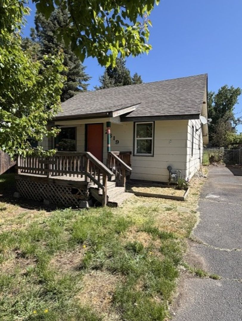 Klamath Falls House: 2619 Scott St.