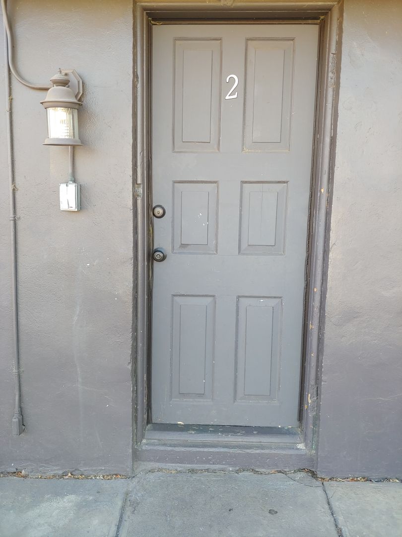 Klamath Falls Apartment: 537 High