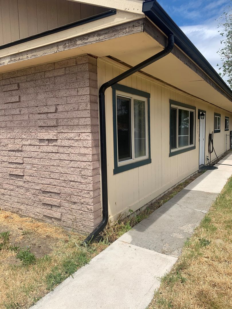 Klamath Falls Apartment: 2419-2421 Union Ave