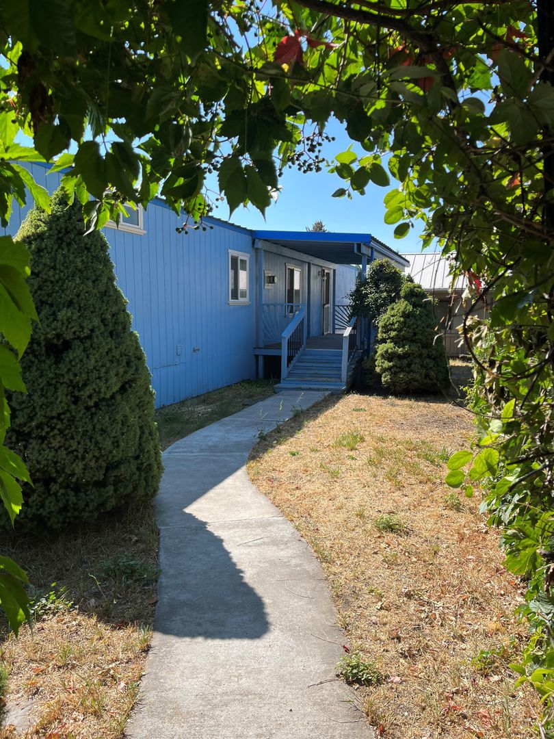 Klamath Falls House: 4022 Delaware