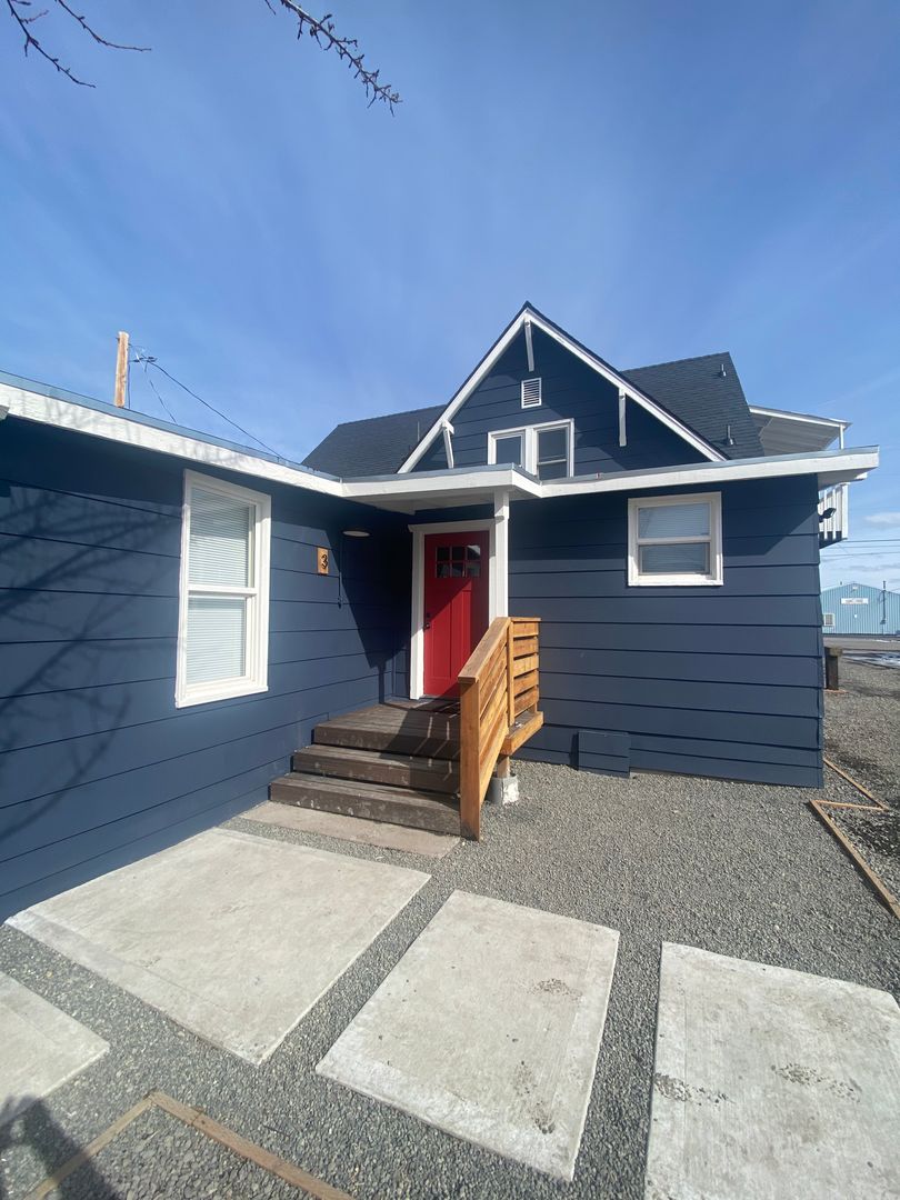 Klamath Falls Apartment: 248 Broad St
