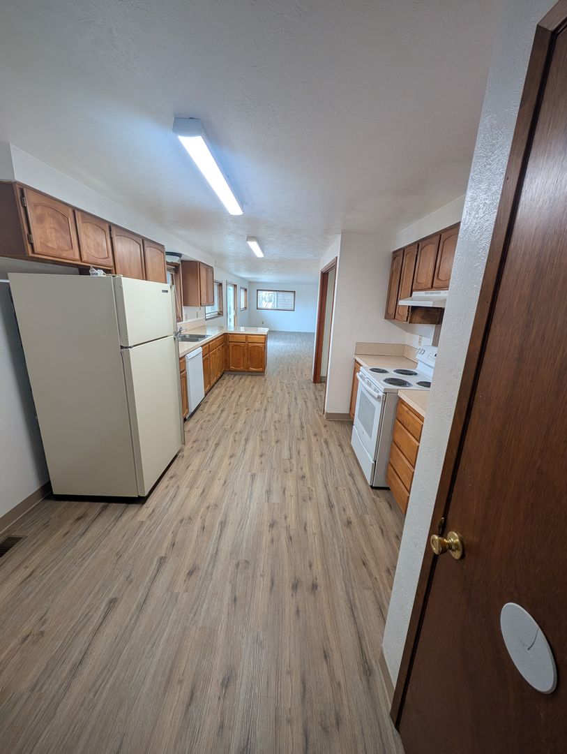 Klamath Falls Apartment: 1834 Kimberly Dr