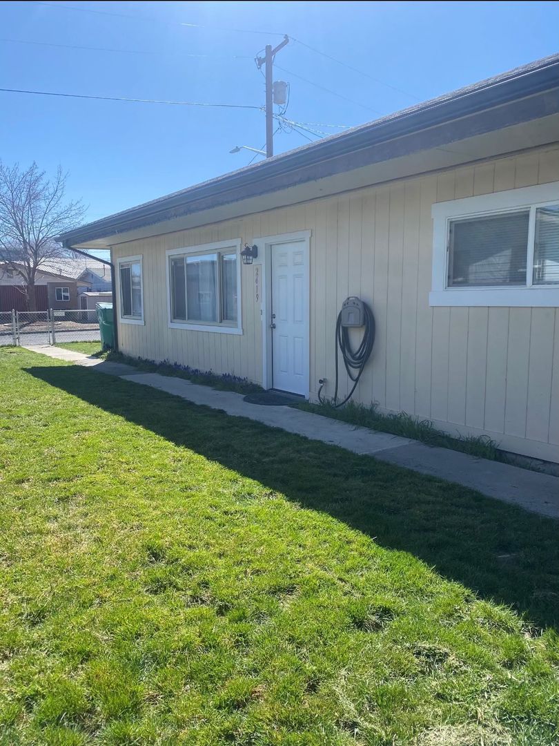 Klamath Falls Apartment: 2419-2421 Union Ave