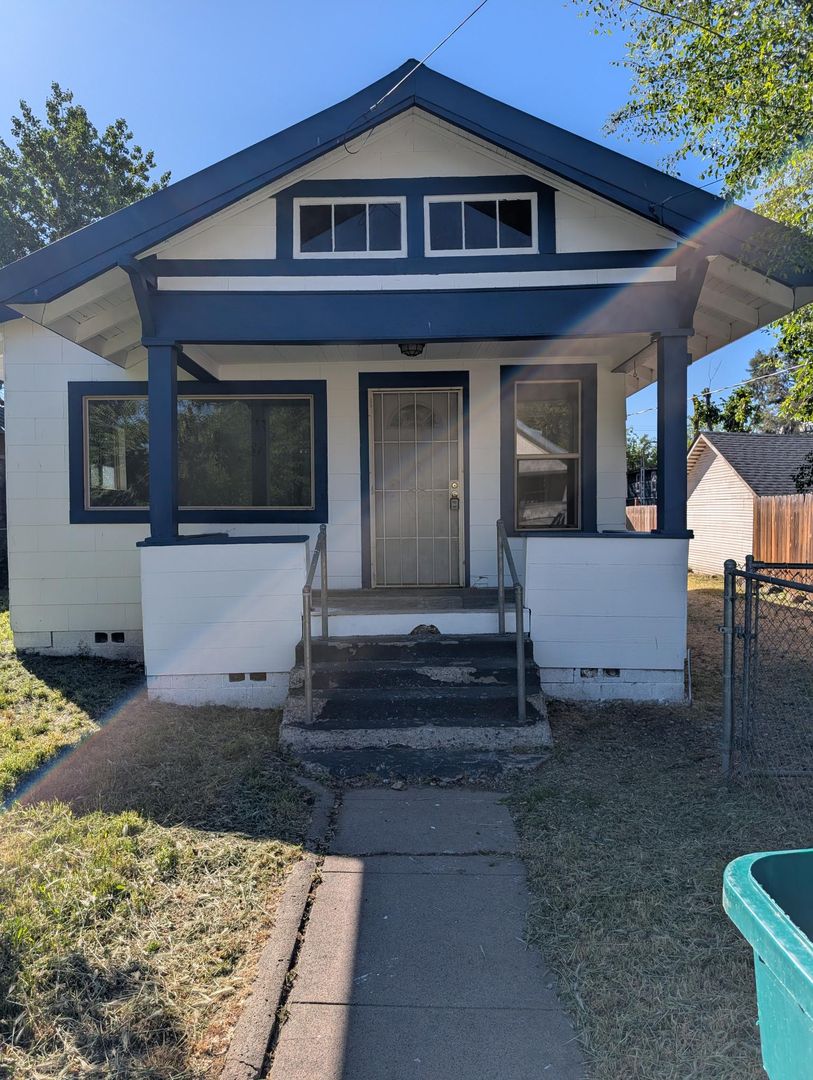 Klamath Falls House: 1020 Jefferson St.