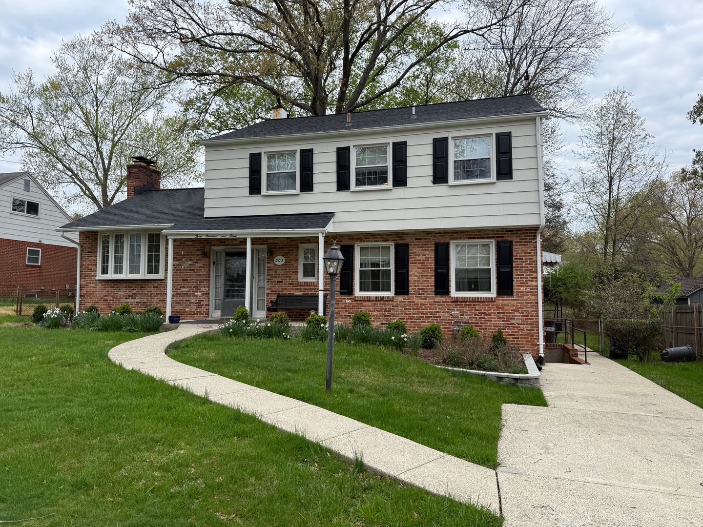 Silver Spring House: 303 Charlton Court