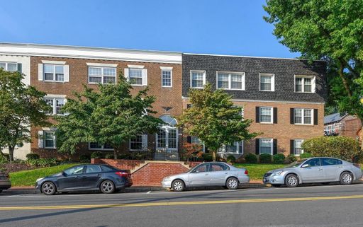 Gorgeous 1BR 1BA updated condo in the heart of Vienna.VA
