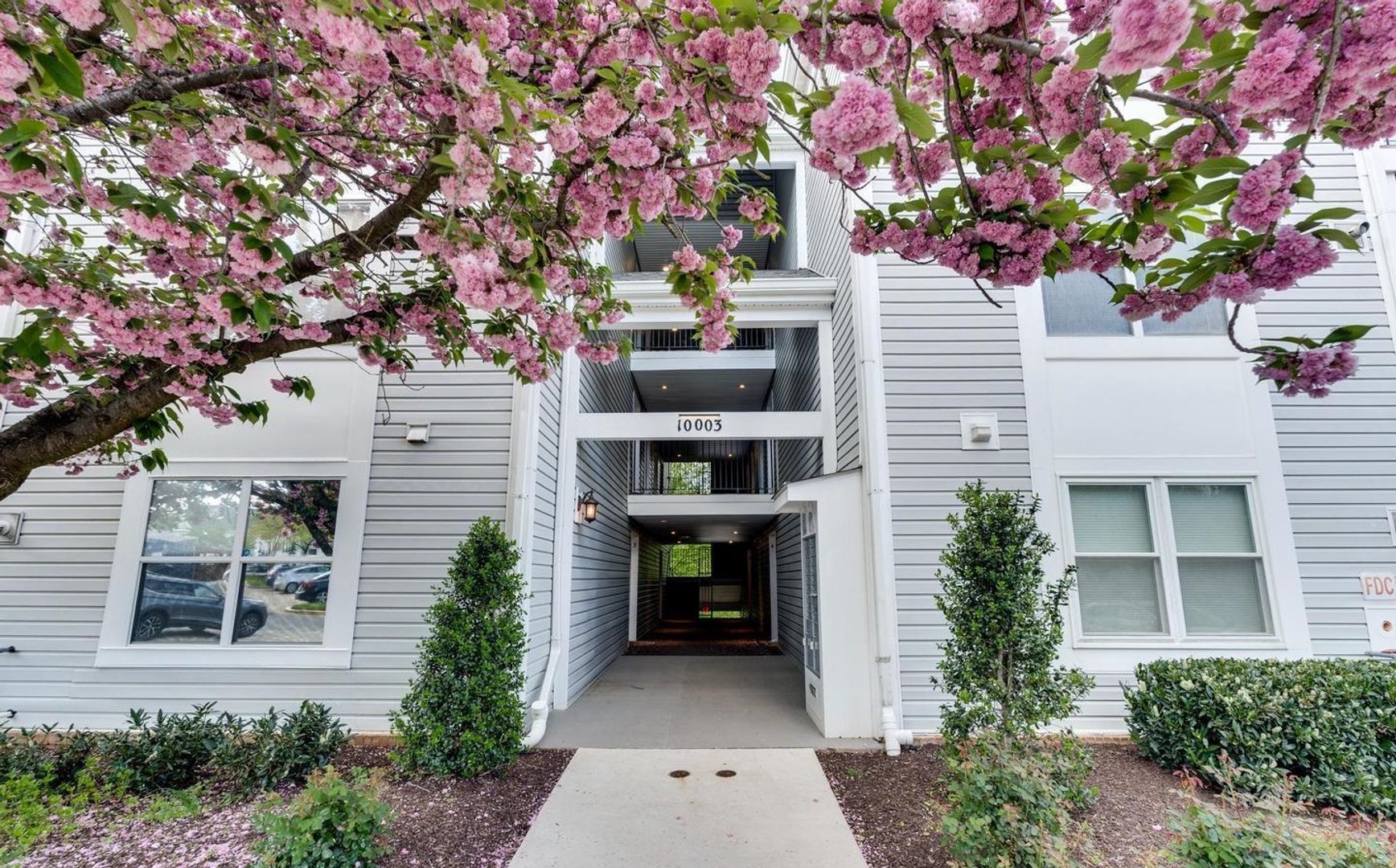 Rockville House: 10003 Vanderbilt Circle #1