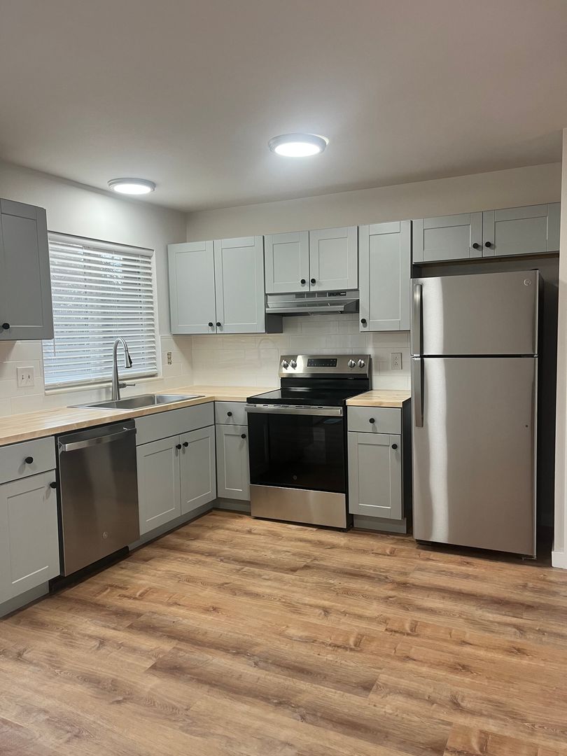 Lafayette House: 802 Harrison