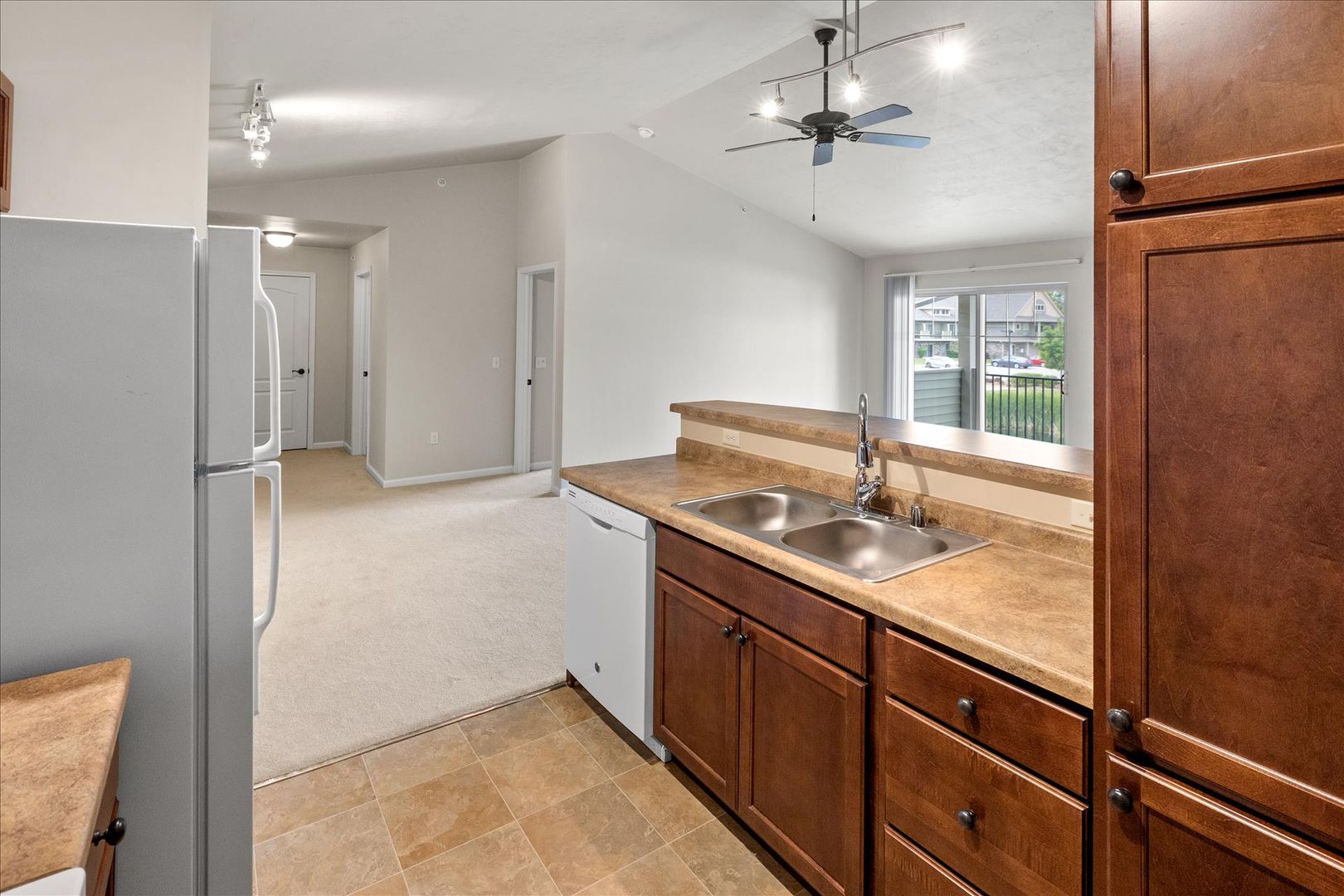 Waukesha Apartment: 1900-1916 E Broadway