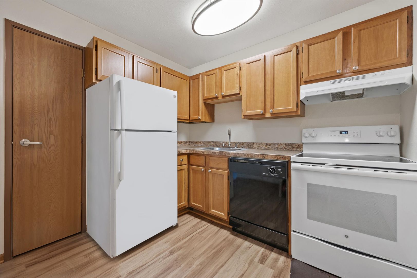 Menomonee Falls Apartment: White Oak Cr