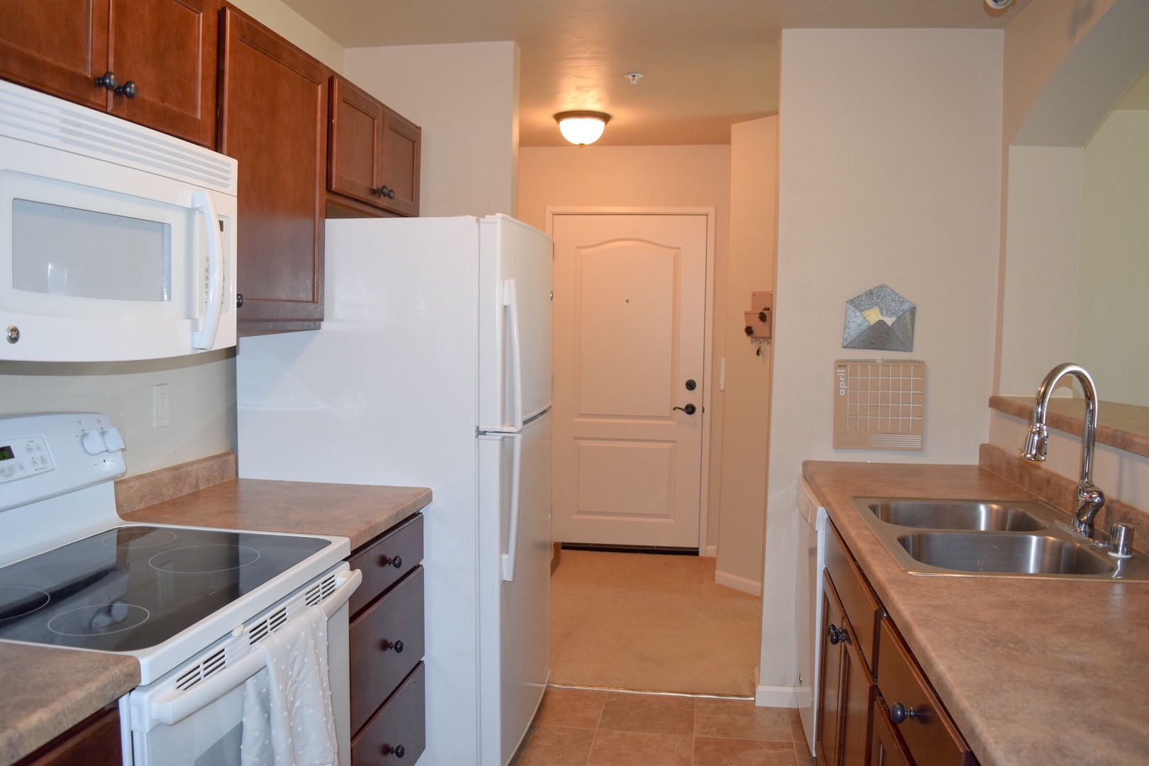 Waukesha Apartment: 1900-1916 E Broadway