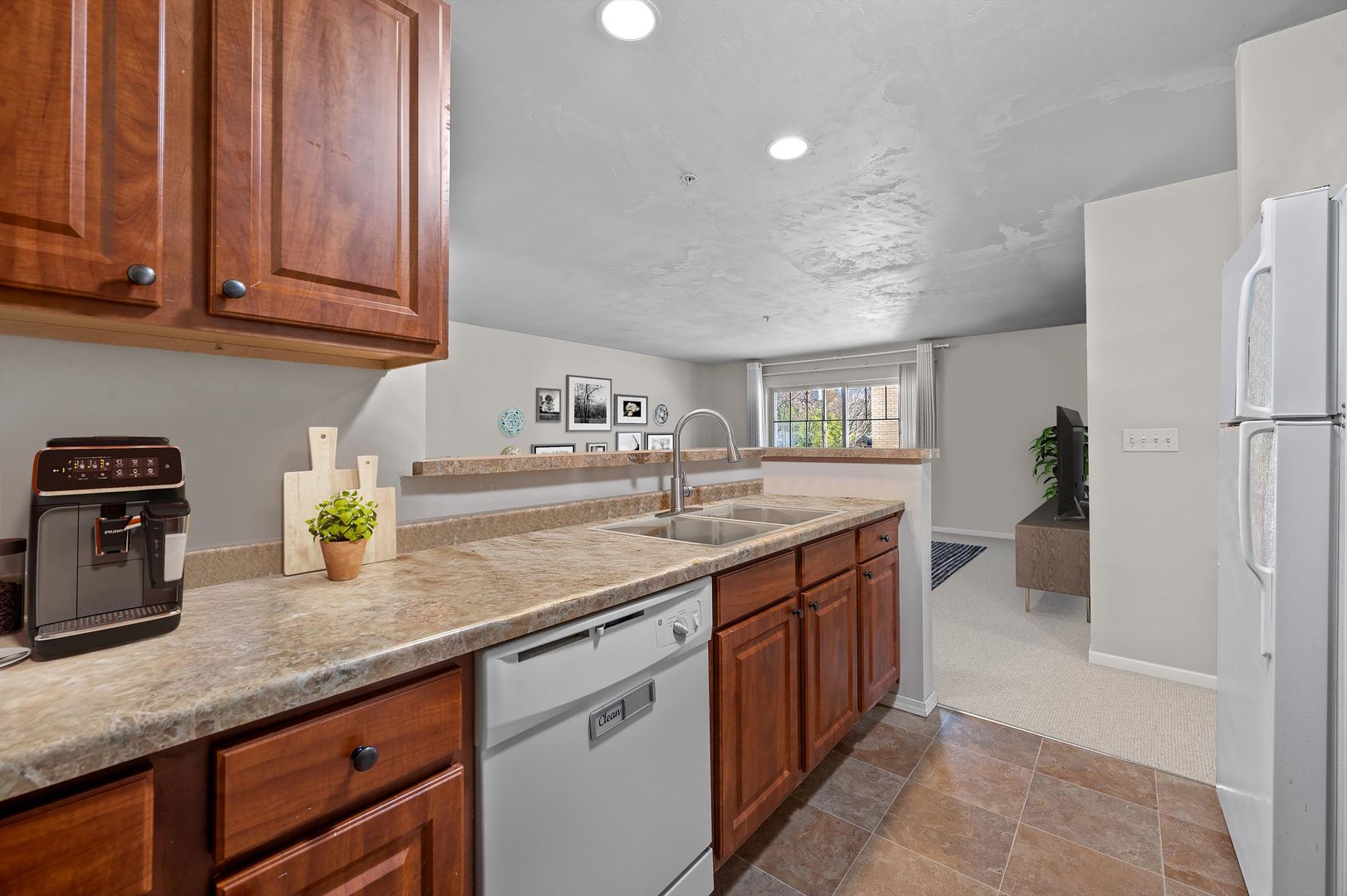 Pewaukee Apartment: N25W24200 - 333 River Park Dr
