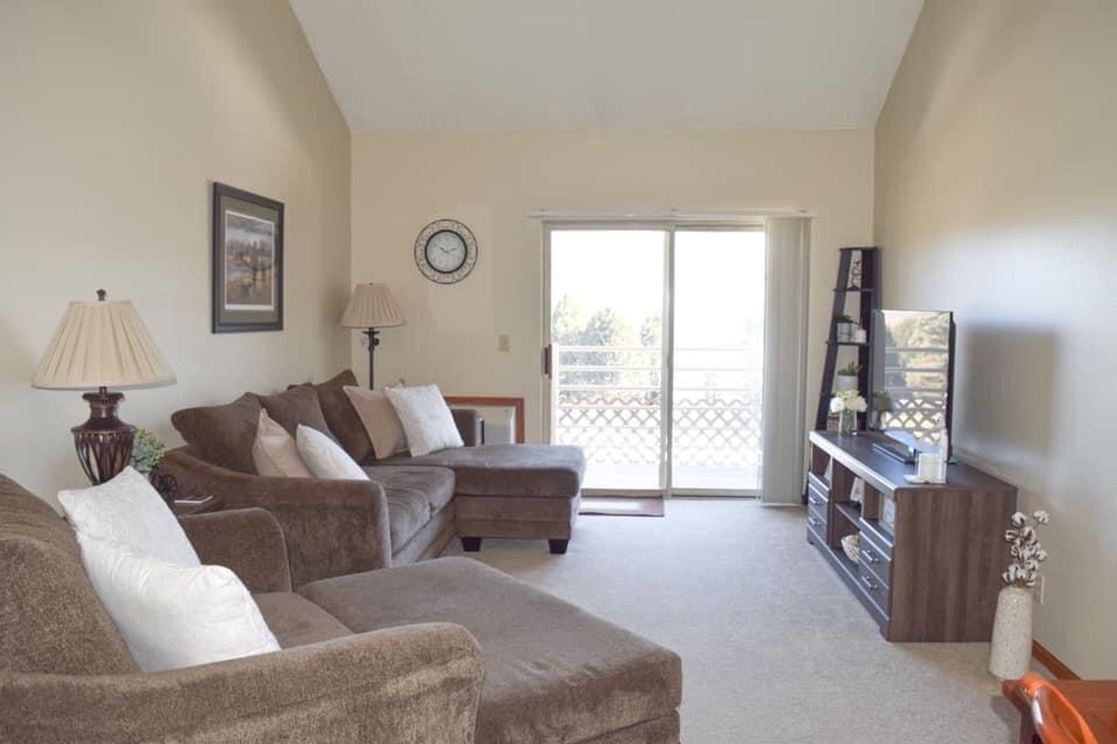 Menomonee Falls Apartment: N92 W17358 Appleton Ave