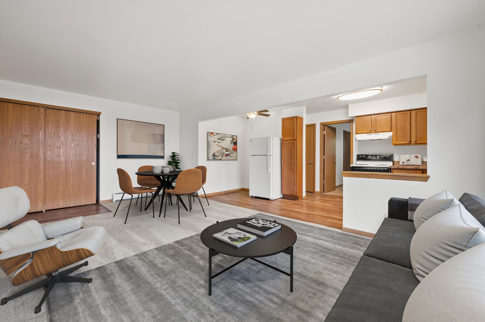 Hartland Apartment: 4830-4900 Easy St