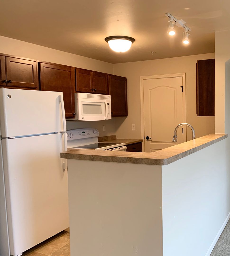 Waukesha Apartment: 1900-1916 E Broadway