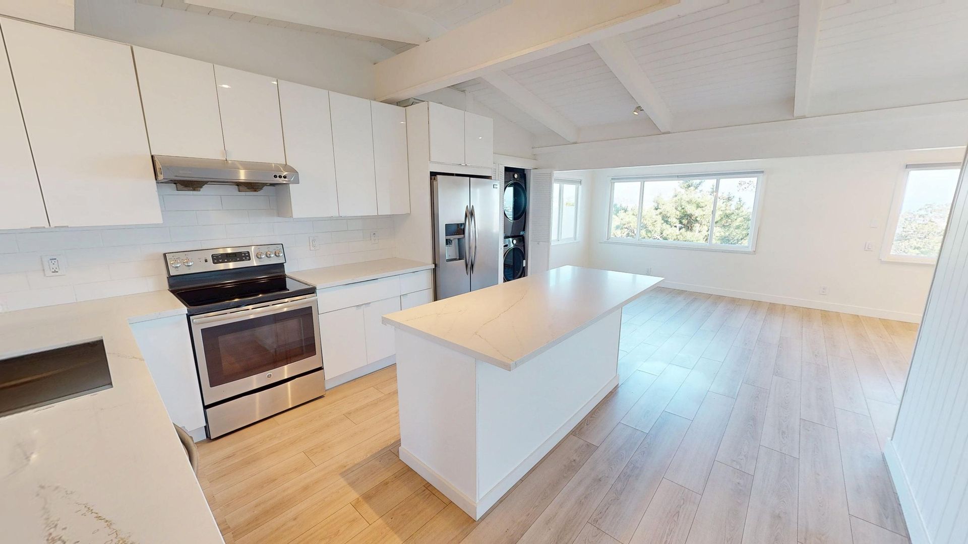 San Rafael Apartment: 117 & 119 Altena