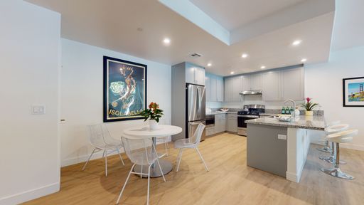 Newly Constructed 3x2 with direct entry private garage & central AC and heat – photo 1