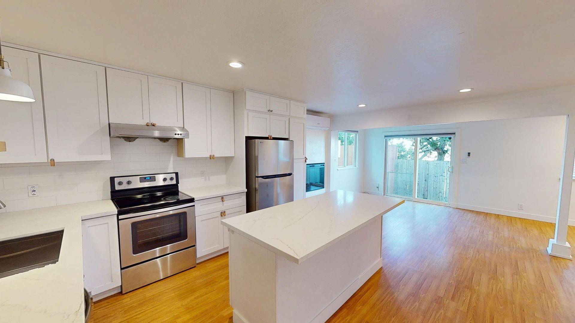 San Rafael Apartment: 117 & 119 Altena