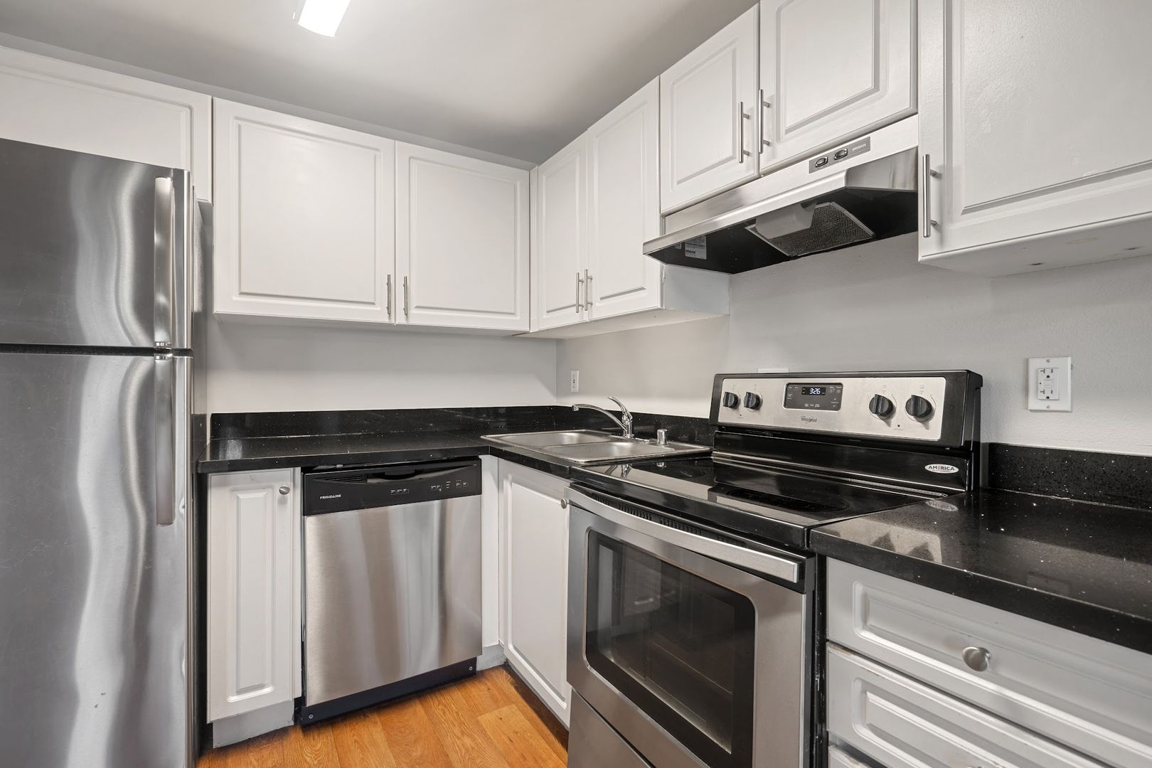 Seattle Apartment: 11038 Lake City Way NE