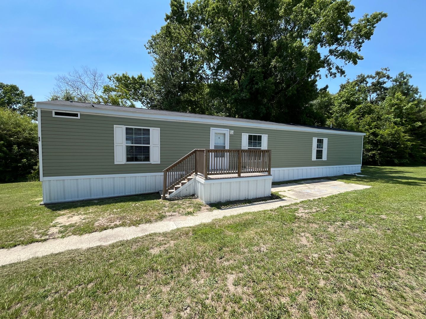 Newport Apartment: 515 Tom Mann Rd.