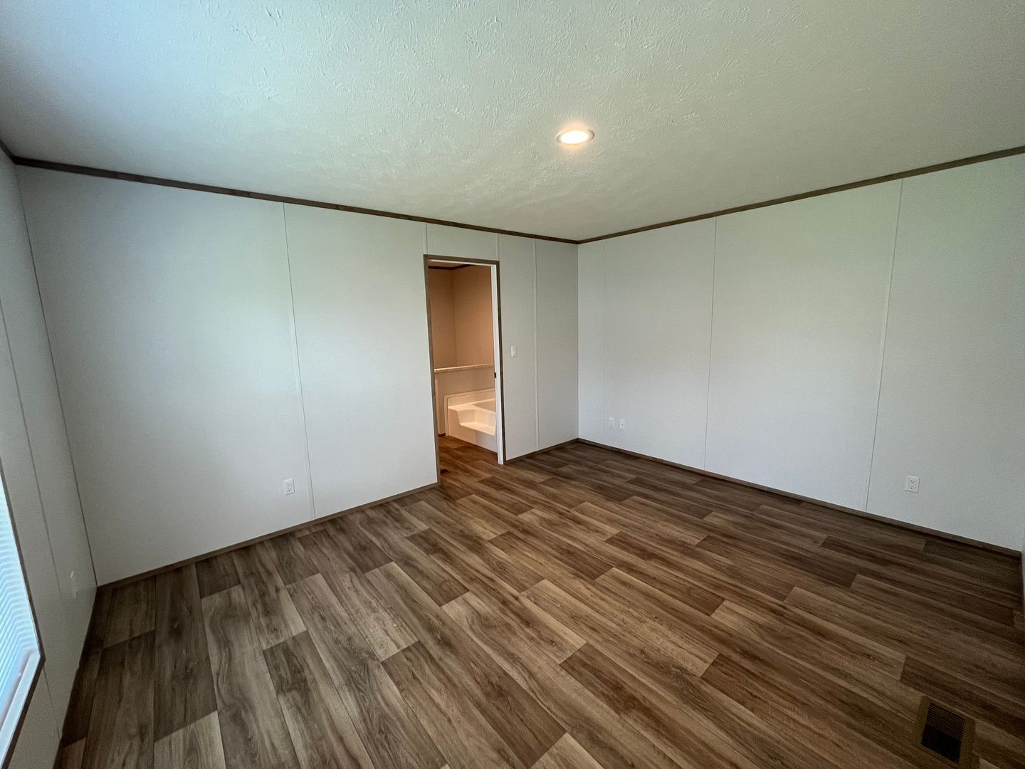 Newport Apartment: 515 Tom Mann Rd.