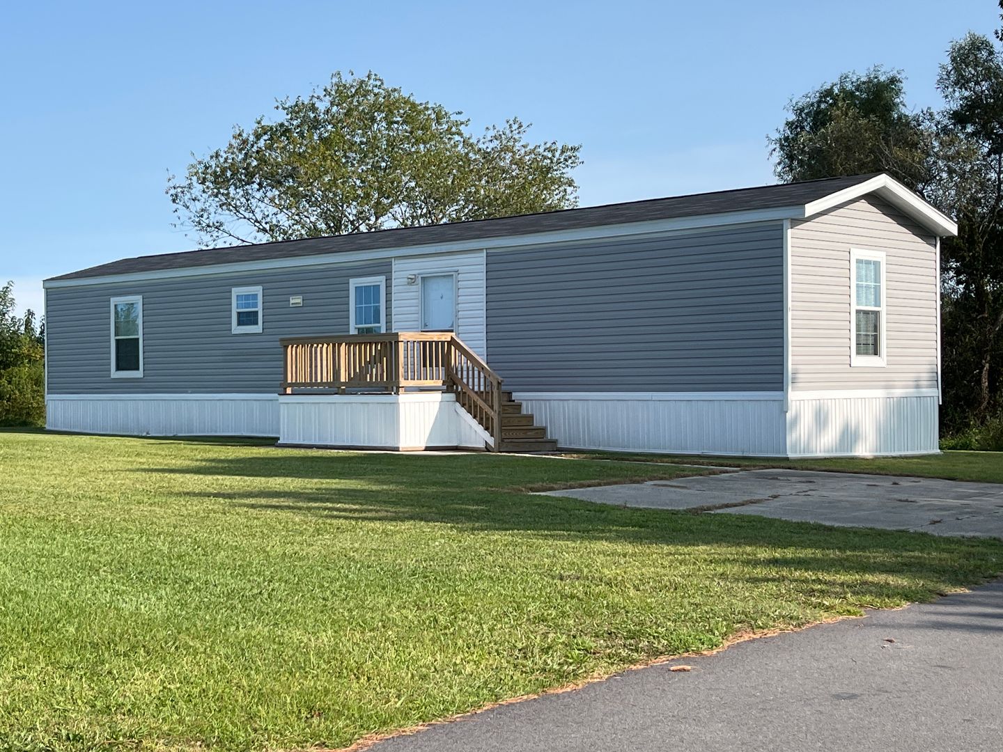 Newport Apartment: 515 Tom Mann Rd.