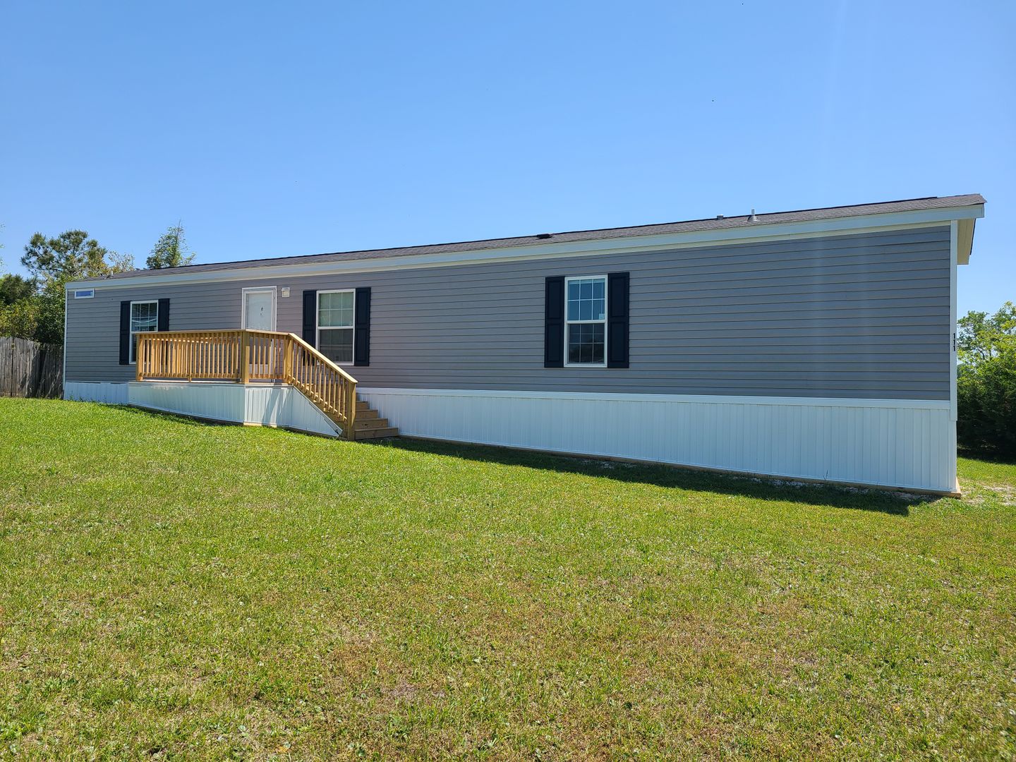 Newport Apartment: 515 Tom Mann Rd.