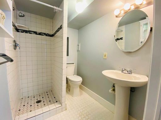 Charming, cozy, great location! – photo 1
