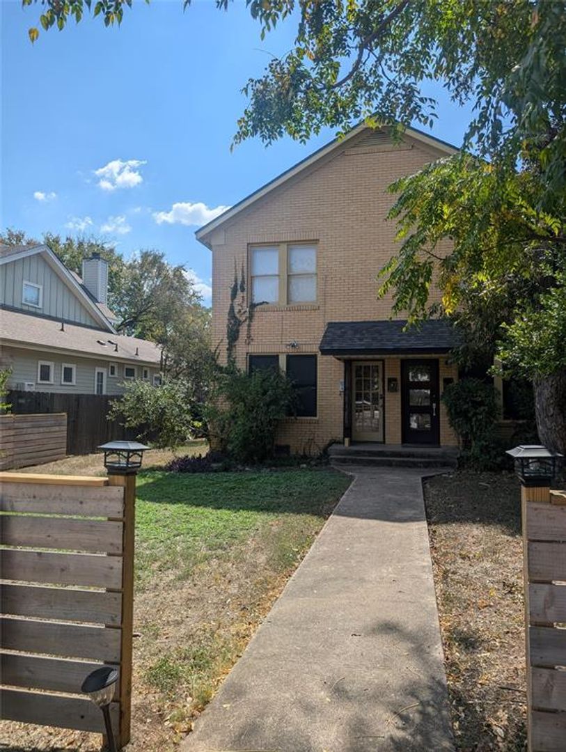 Austin House: 1907 W 38th St. Unit A,