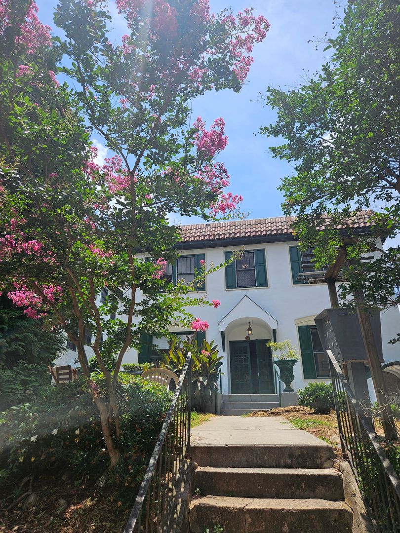 Atlanta Apartment: 909,915, and 919 Greenwood Ave NE