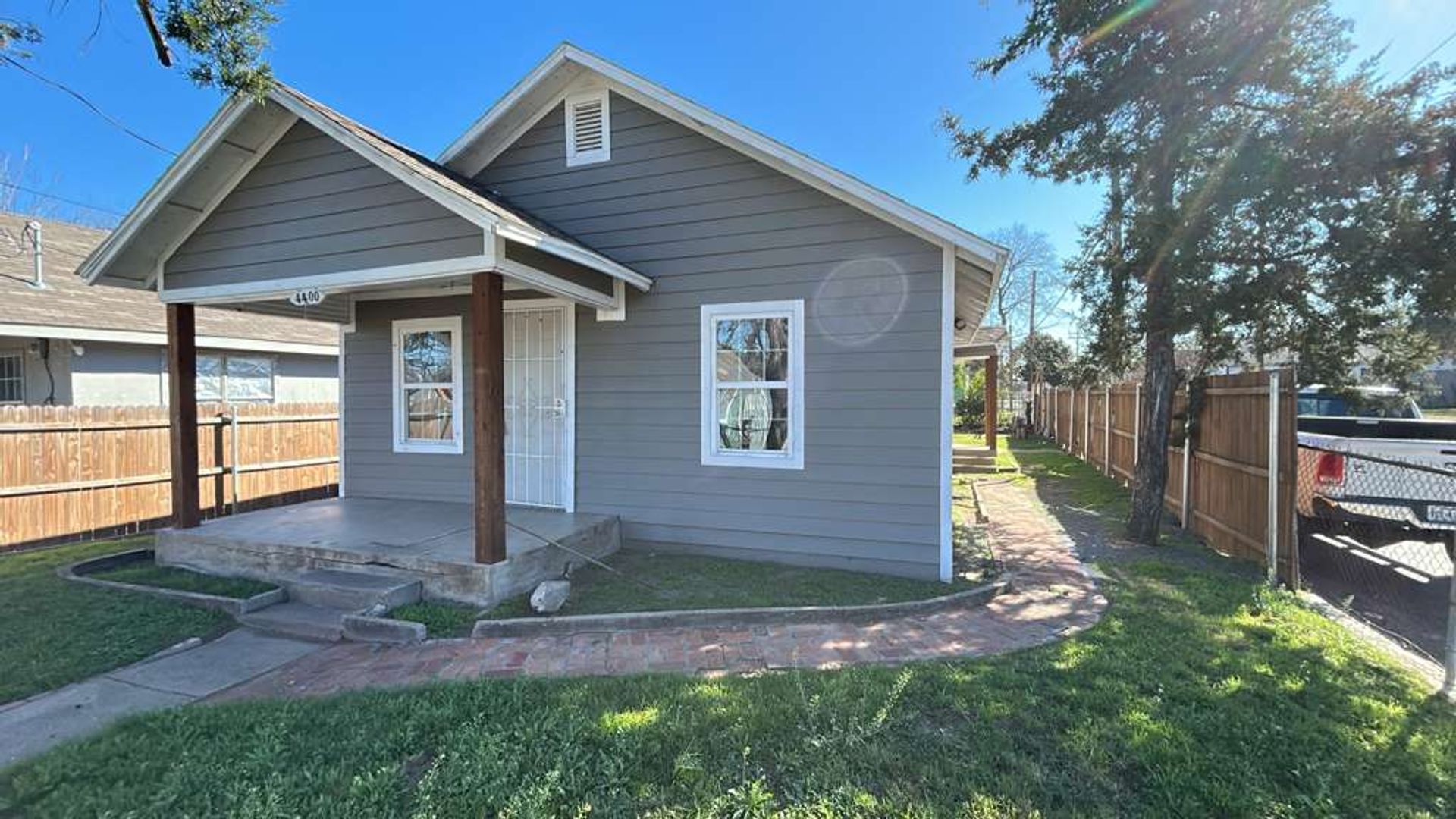 Dallas House: 4400 Canal St