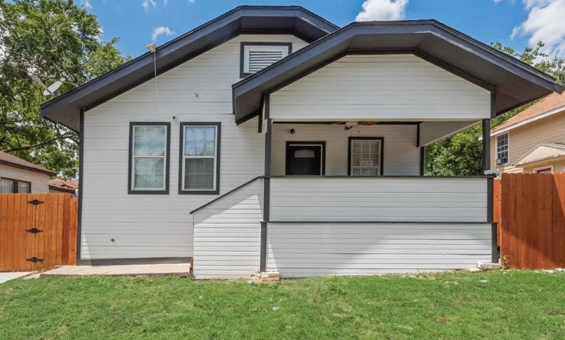 Dallas House: 447 W. Clarendon