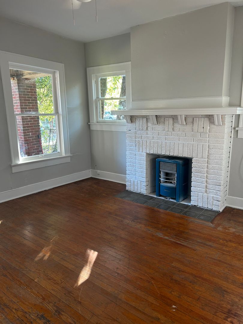 Dallas Apartment: 909-911 Sunset