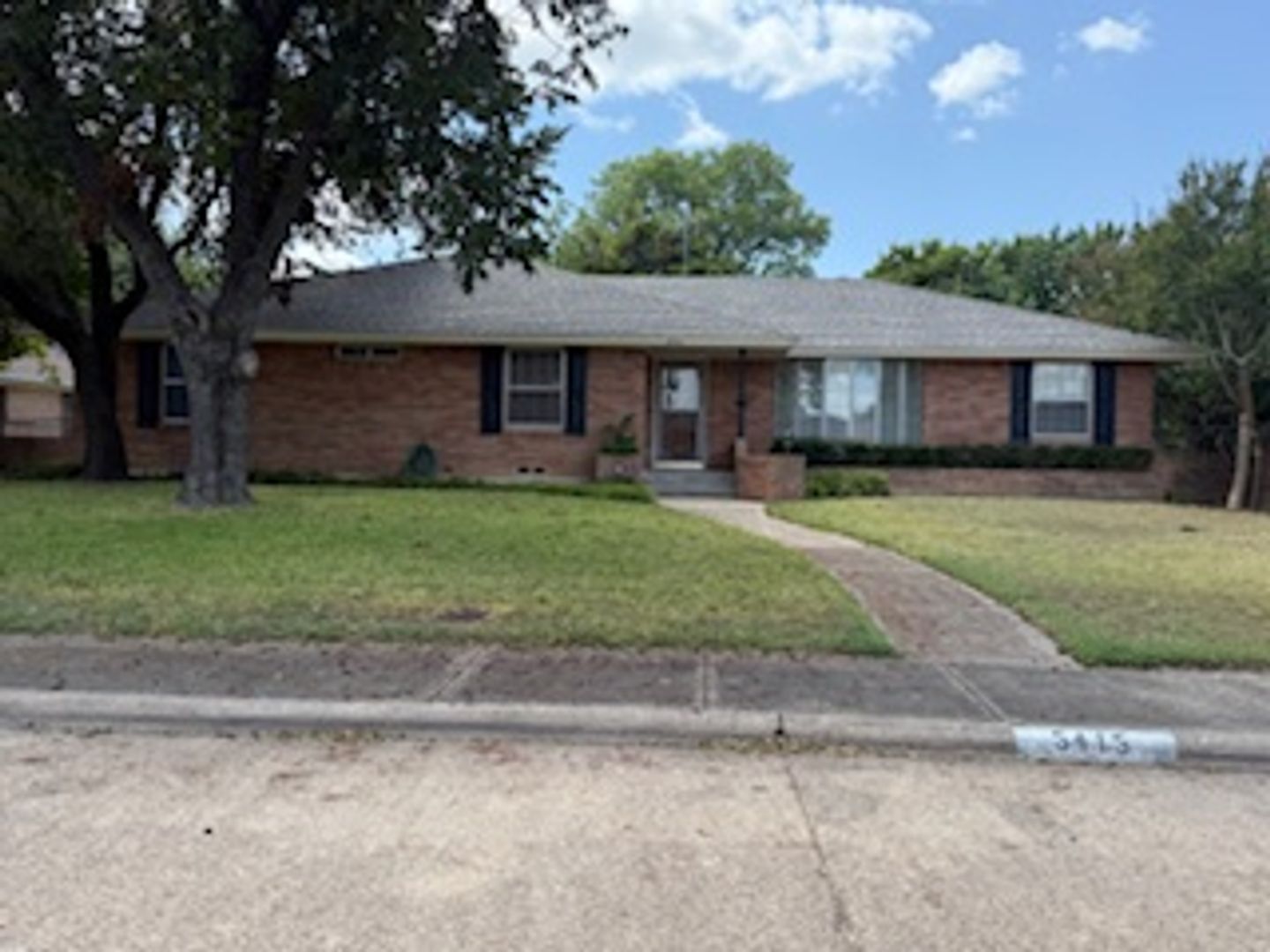 Dallas House: 5415 LONGLEAF LN