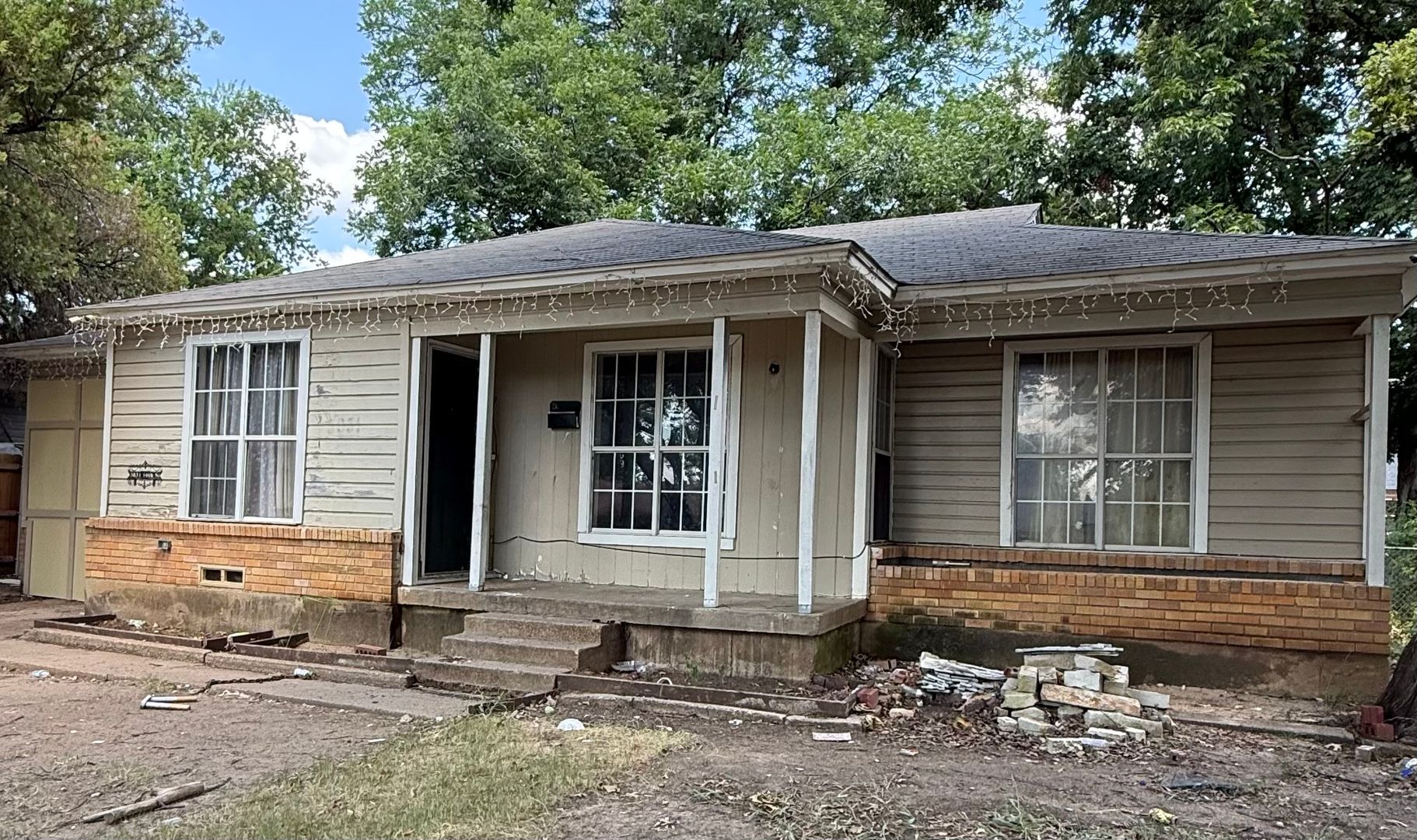 Dallas House: 3031 50th St