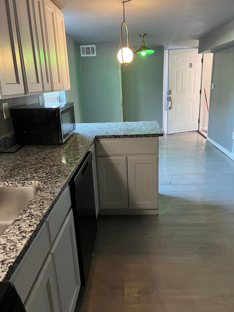 Dallas Apartment: 2523 Vernon