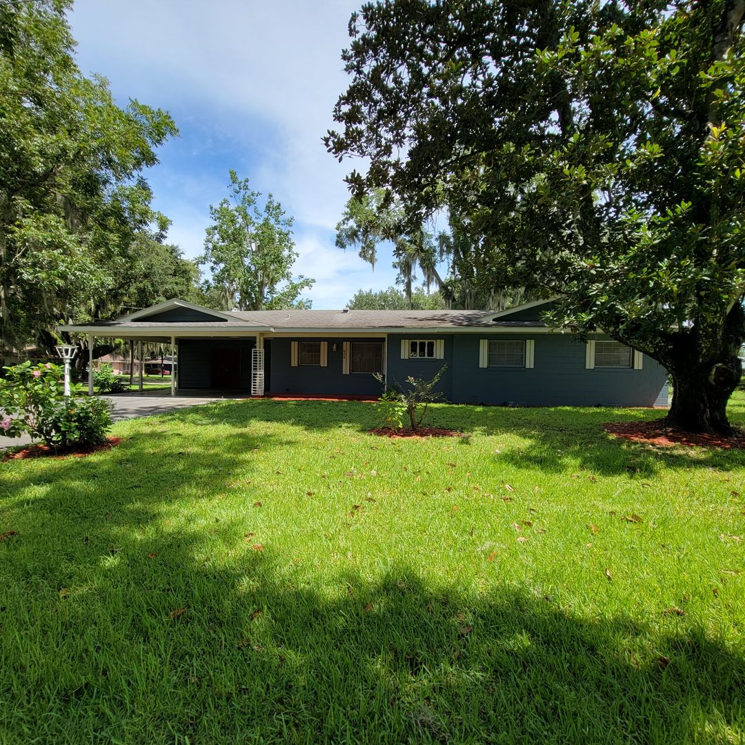 Leesburg House: 608 Gibson St