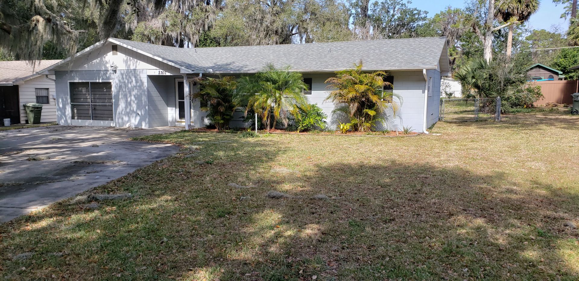 Leesburg House: 2302 Hutchinson Ave