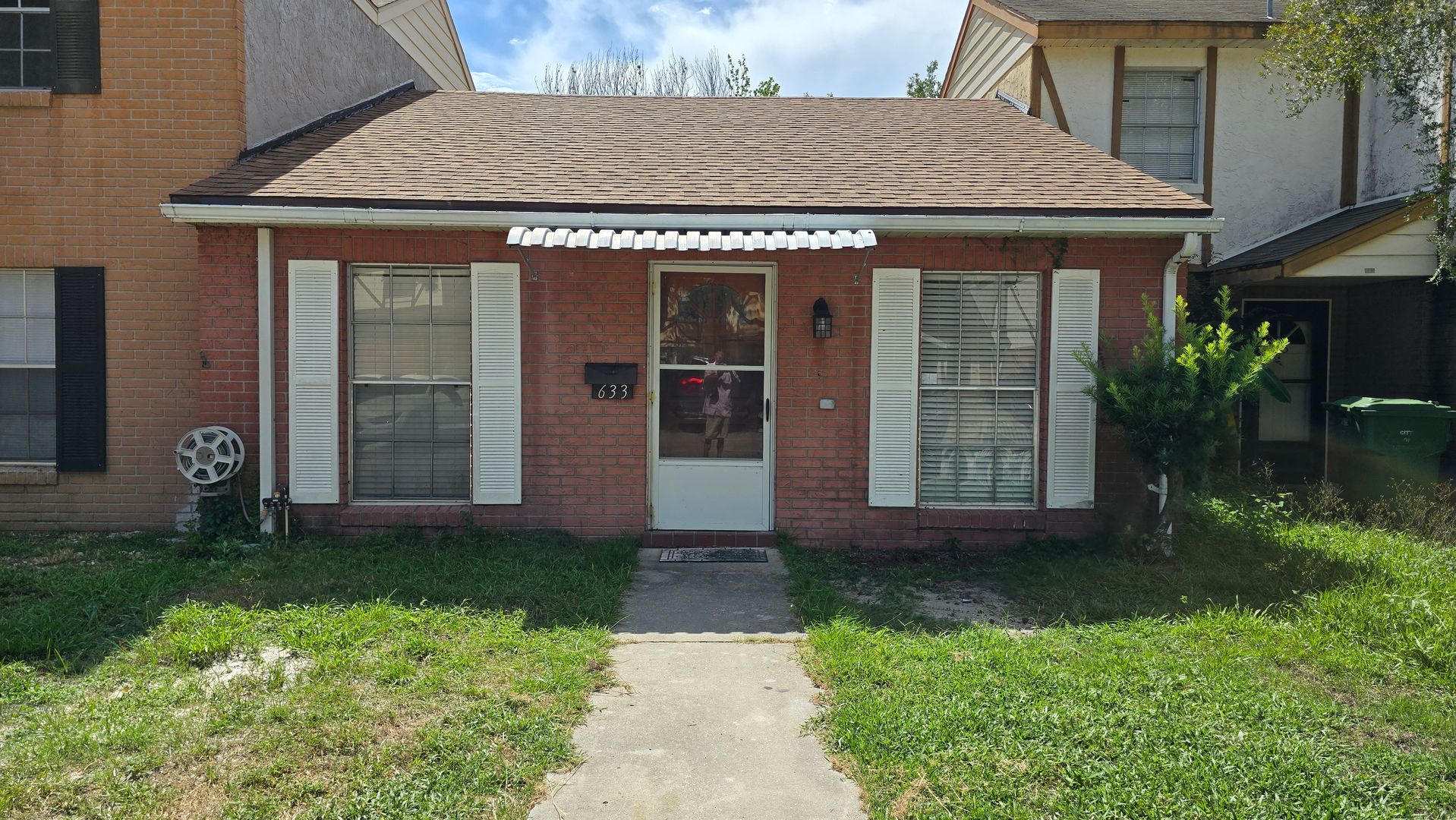 Leesburg House: 633 W Oak Terrace