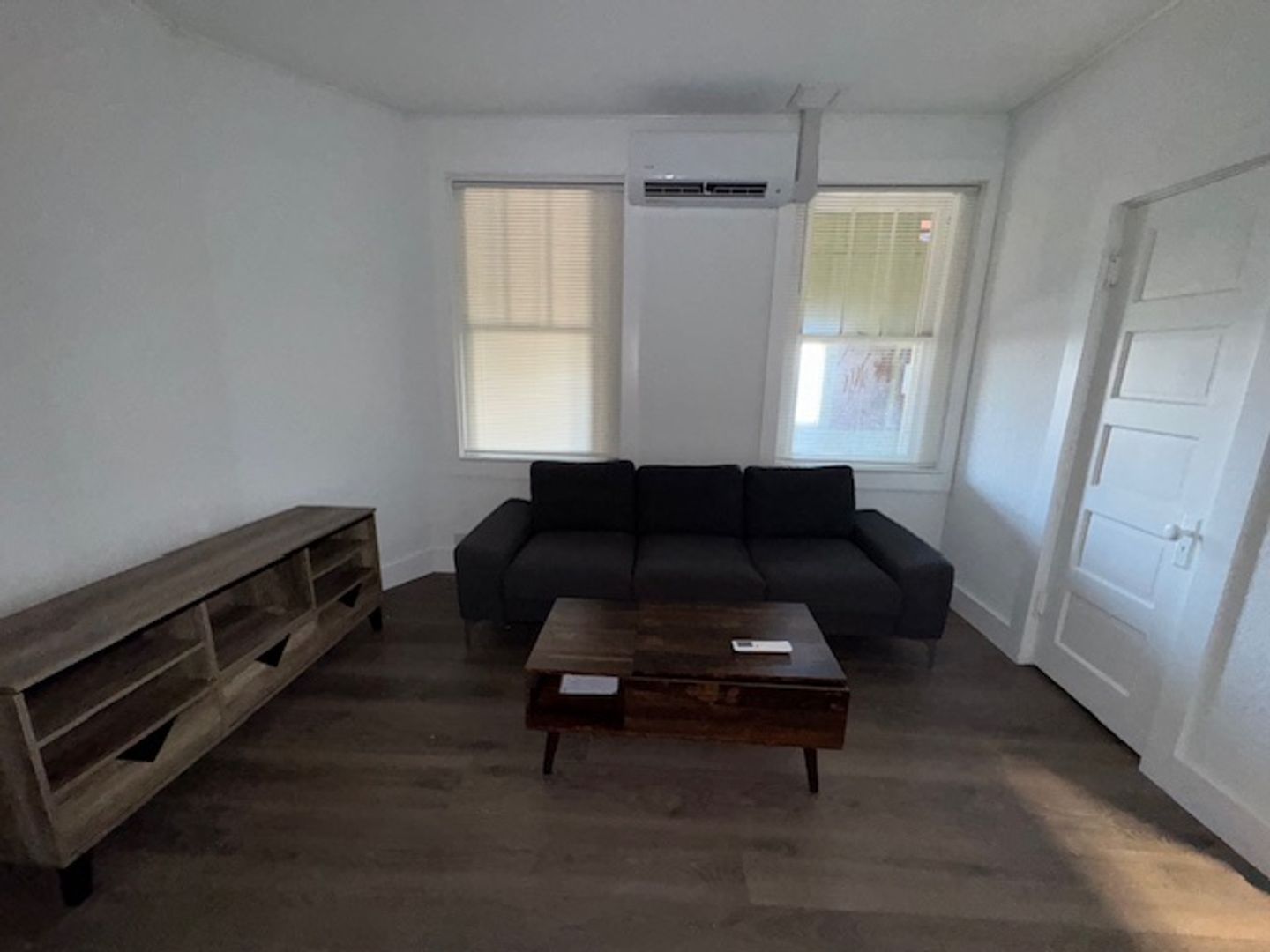 Leesburg Apartment: 206 W. Main Street