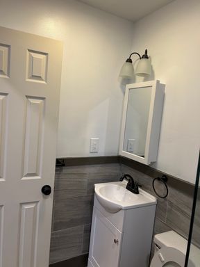 Efficiency Unit for Rent in Downtown Lebanon!