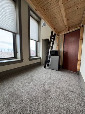 Cozy Chic one-bedroom efficiency in Downtown Lebanon