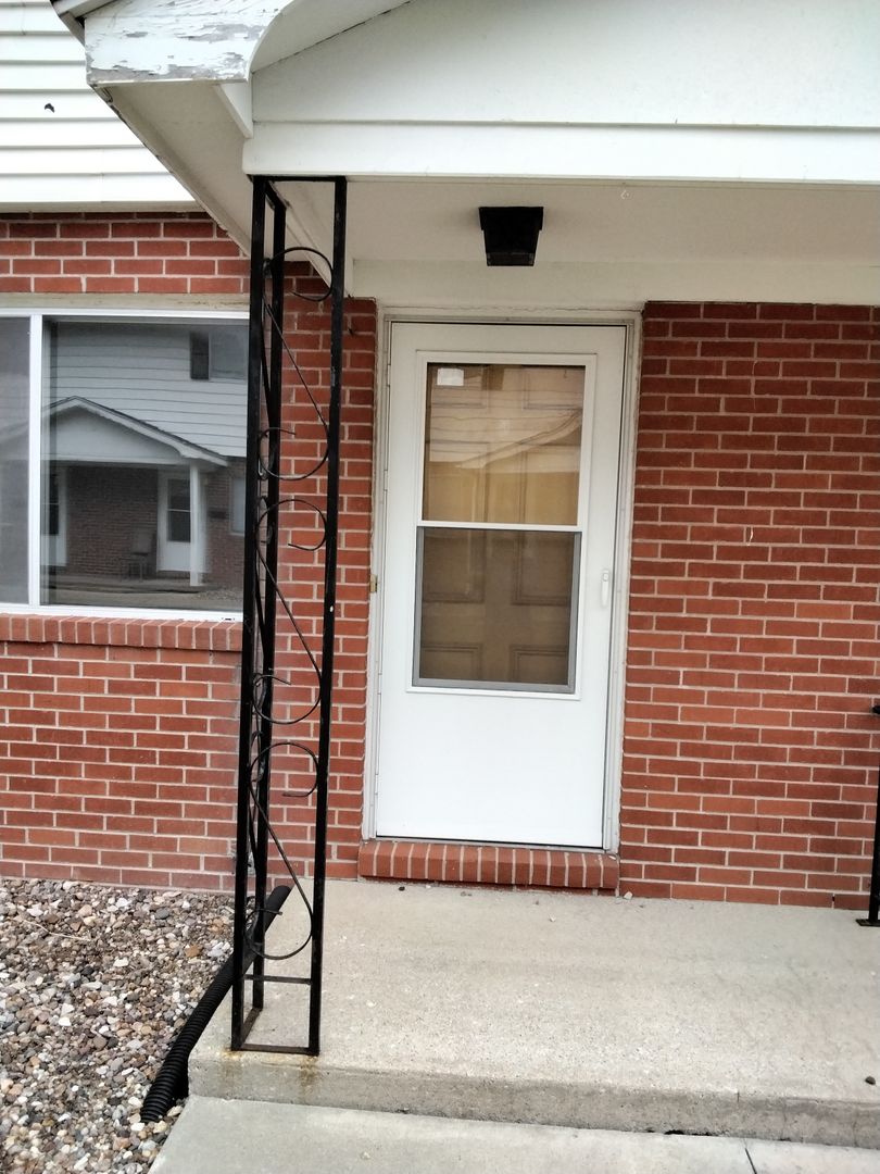 Ottumwa Apartment: 342 E. Park Ave.