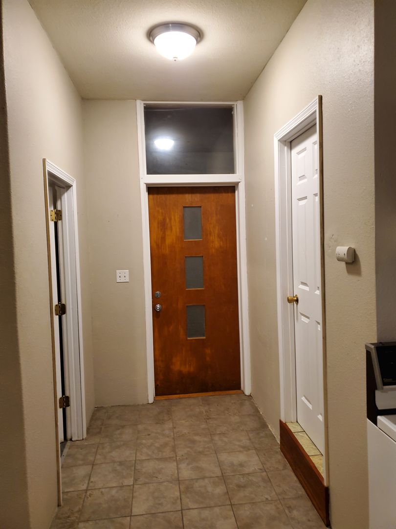 Agency Apartment: 227 W. Wapello St.